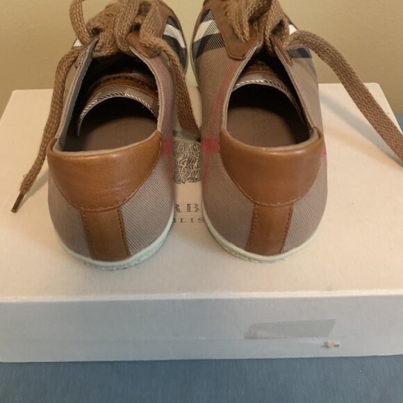 Burberry shoes - Picture 9 of 10
